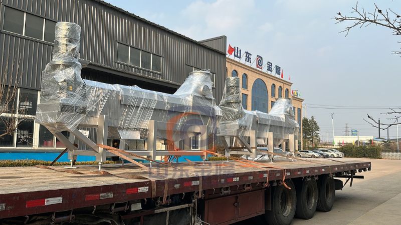 250雙螺旋擠漿機(jī)——茶葉渣脫水設(shè)備02.jpg